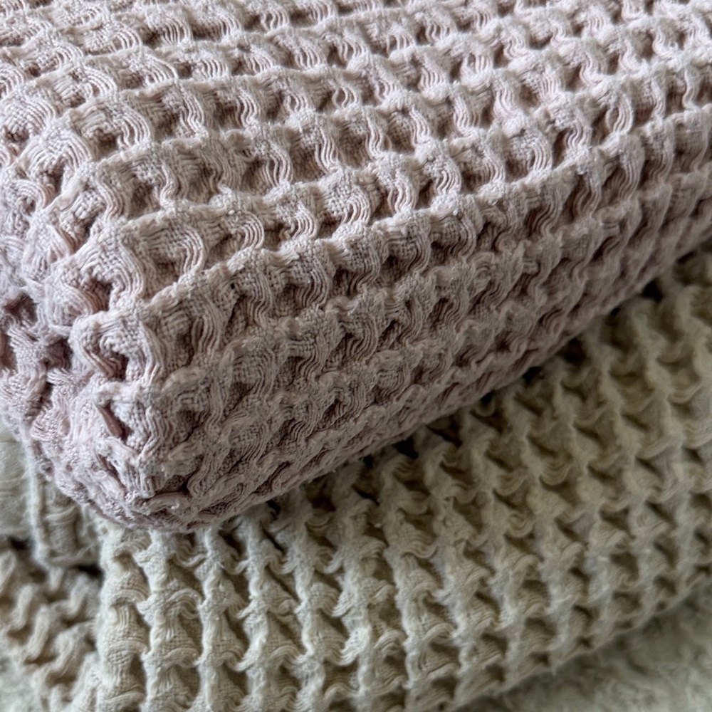 Waffle Knit Throw Blanket Set in Pink and Beige - Picture 2 of 8